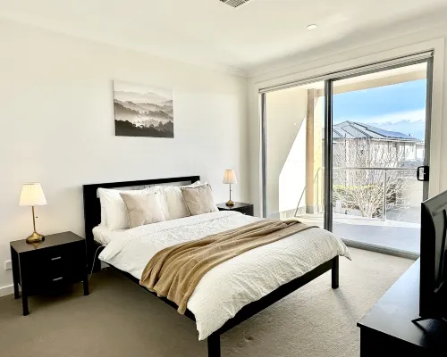 Peaceful 3BR Retreat - Free Parking -  Close to City Hotels in Lightsview