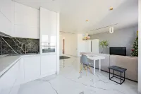 Vivaldi White Hall Clean and Cozy - parkir