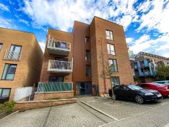 Beautiful Apartment l City Centre l Balcony l Free Parking l Fast WiFi l Smart TV l Yoko Property
