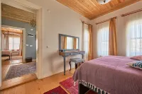 Nostalgic & Comfortable Historical Home!