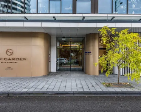 Modern Luxury 2B2B Sky Garden SmartTV Hotels in Glen Waverley