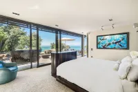 Fireplace Suite - Ocean Views & Beach Access Hotels in Kaiteriteri