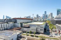 Private Floor Level Ensuite Darling Harbour ICC Hotels near University of Technology Sydney