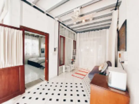 เดอะ แวร์เฮ้าส์