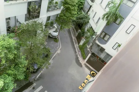 Moon Hotel 3 Pham Tuan Tai Отели рядом с достопримечательностью «Electric Power University»