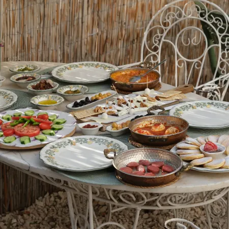 Mor Salkım Konağı