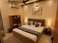 Lotus Stay By Hotel MR โรงแรมใกล้สถานีรถไฟลัคนาวจังก์ชั่น