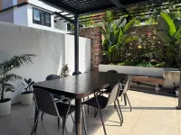 Spacious & Quiet 4BR, 2BA Home Near Sydney Airport, CBD & Beaches -  case vacanza in affitto