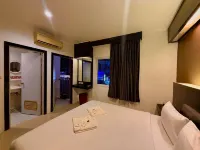 Movida Boutique Hotel - พร้อมระเบียง