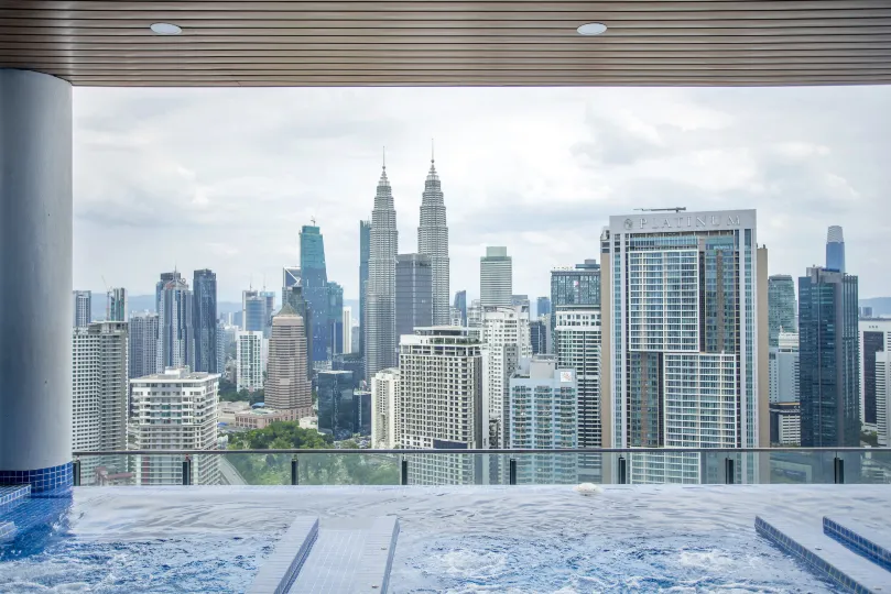 The Colony & Luxe with KLCC view Skypool by Cobnb