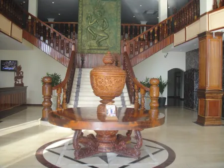 STUNG SANGKE HOTEL Отели в г. Баттамбанг