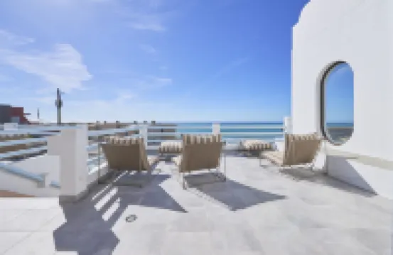 Wander Surf House
