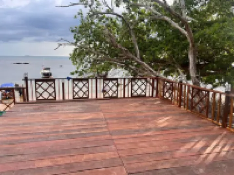 บ้าน สโลว์ไลฟ์โฮมสเตย์ หลังเขา เกาะลิบง โรงแรมในเกาะลิบง