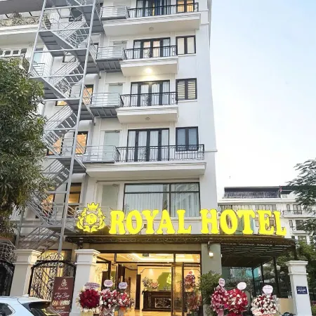 Royal Hotel Lam Ha Отели рядом с достопримечательностью «Гиалам»