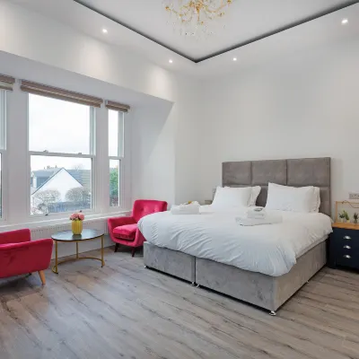 Savoy 5 Hotels near Carnegie Library