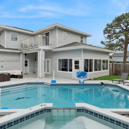 5-Bed Home with Pool & Mini Golf in Boynton Beach