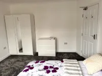 10min to University, Airport dart & train station