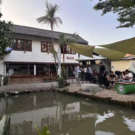 Amphawa Hostel
