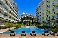 Modern Condo Just 2 Minutes from Mactan-Cebu International Airport - Infinity Pools