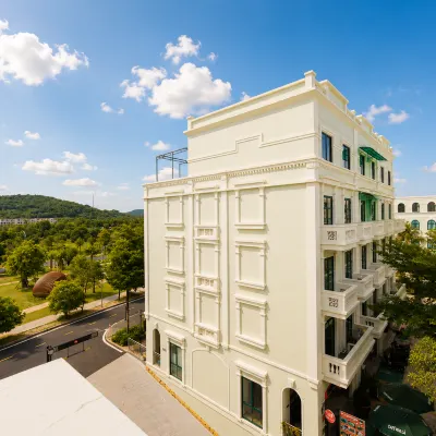 Aqua Harmony Hotel โรงแรมใกล้ท่าเทียบเรือไบ วอง