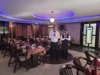 Hotel Raj Residency - parking