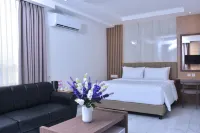 CHERRY HOTEL MANADO - Bergblick