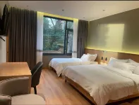 REGIS HOTEL