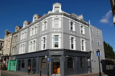 Hotel O Ilir Timur I Near Rsud Siti Fatimah Az-Zahra Formerly Lumendiva Suite 住宿飯店