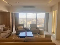 Luxury 3BR: Modern with Nile View from All Rooms Hotels in Oula