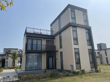 TSQ STAY Villa Beachside Отели в г. Монгкай