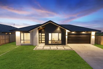 See you again 202_Five Bedrooms Hotels in Rototuna North