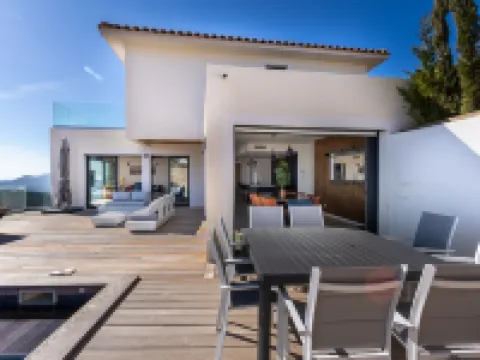 Deluxe Villa  view of the Or Islands-California Hotels in Carqueiranne