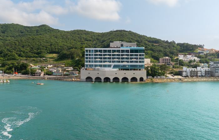 OAND:F HOTEL