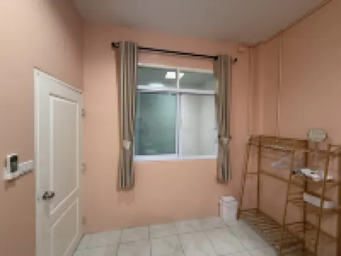 O Pha Suk House (LeeGardens Plaza Hatyai) 5 mins