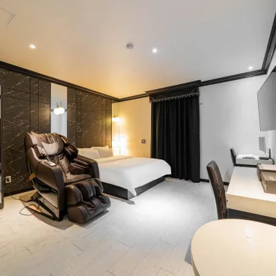 Hotel Wall Hotel dekat Pasar Dunchonyeok