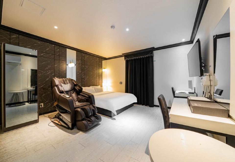 Hotel The Wall - Housity