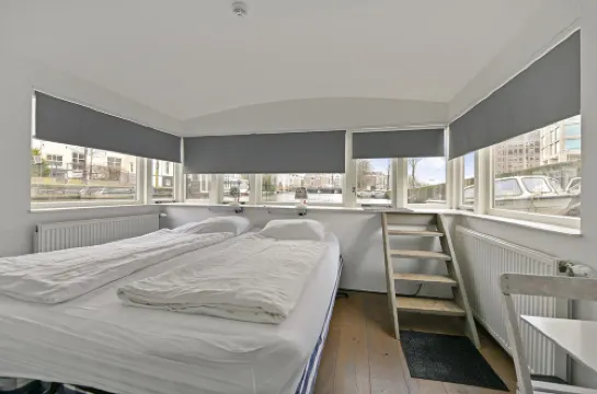 HouseBoat next to AMSTEL