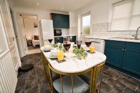 Large Group and Family 10 beds house