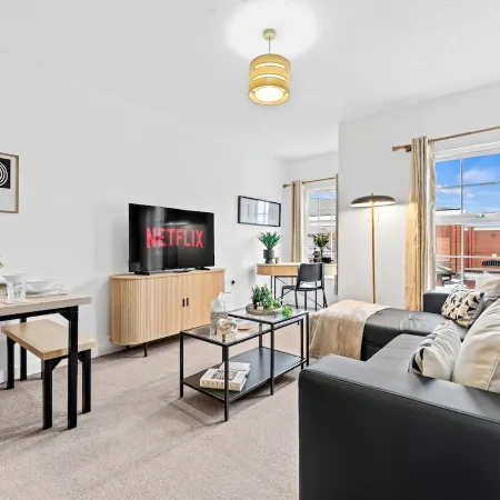 Free Parking | Families |Open plan | Contractors |