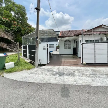 H&H 1 by H&H Leisure Guest House