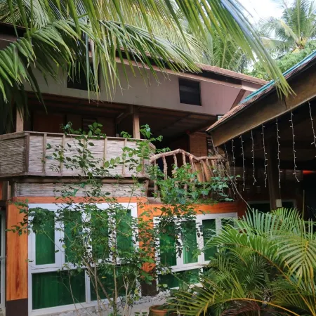 Family Villa in Baler w/ Pool & Spa Tub – 25 Pax