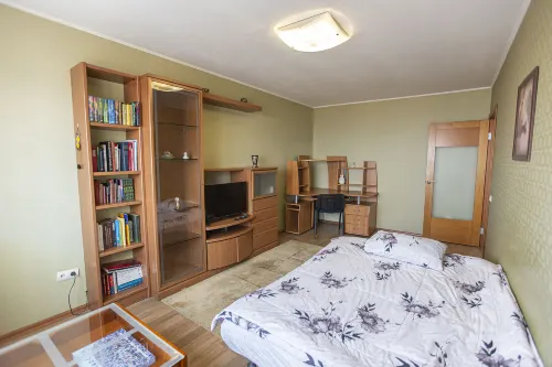 spacious apartment with sea and city views - 停車場