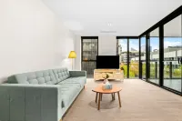 Urban Harbourside Living 2B2B1C @ Docklands Bright - 3성급