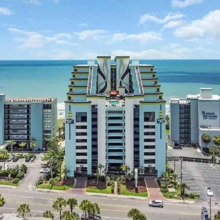 All New Seafront Condo with Lazy River