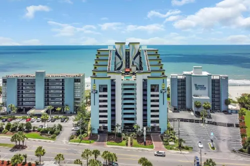 All New Seafront Condo with Lazy River - Parkering