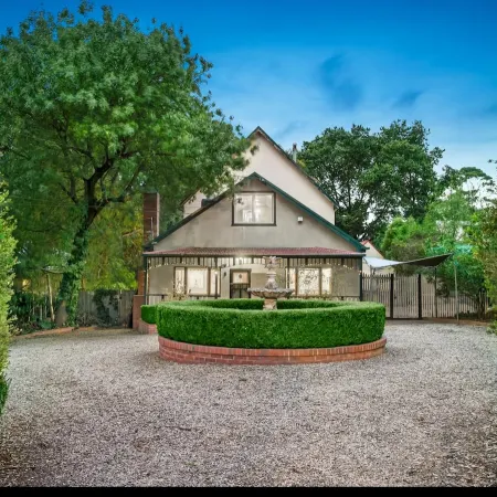 5BR 2.5BTH Family Retreat Game Room and Big Backyard