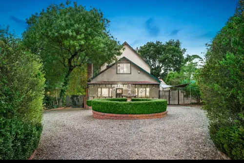 5BR 2.5BTH Family Retreat Game Room and Big Backyard - Bungalow