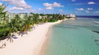 Coconut Court Beach Hotel - bars