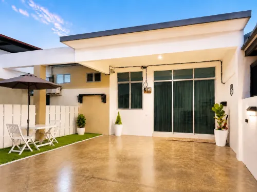 iHomie Suites - 4Bedroom Homestay Kulim - 駐車場