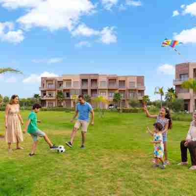 3 bedrooms, large pool, private garden Others